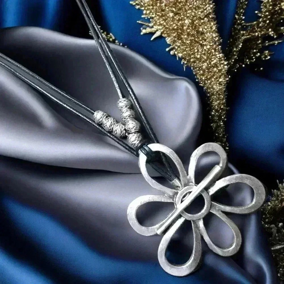 ποΈTurkish Handmade Flower Pendant Necklace Antique Silver Zamak & Leather πΈ - Picture 11 of 13